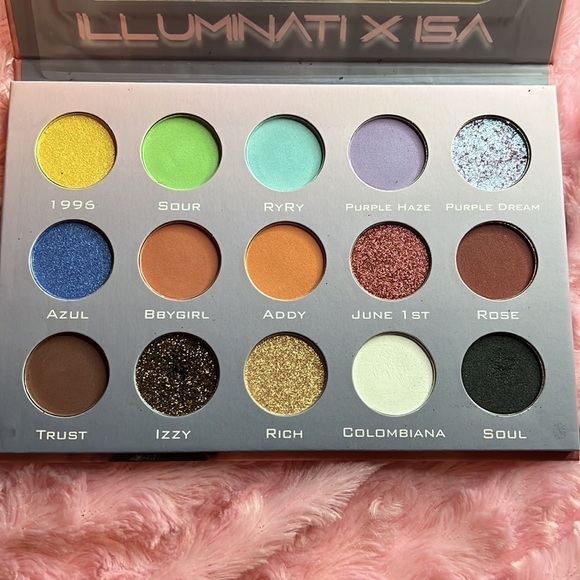 ILLUMINATI Cosmetics x ISA Eyeshadow Palette - Picture 5 of 10